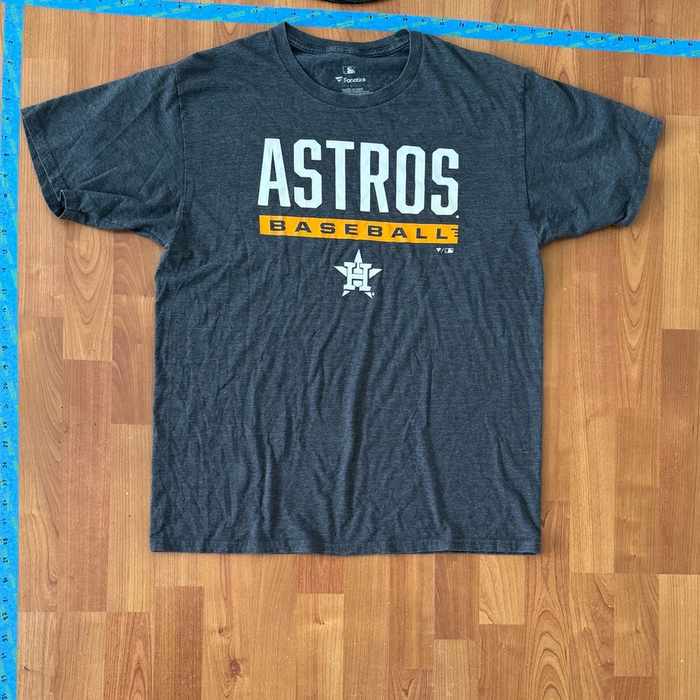 Houston Astros. Major League Baseball Fanatics Grey T-shirt.